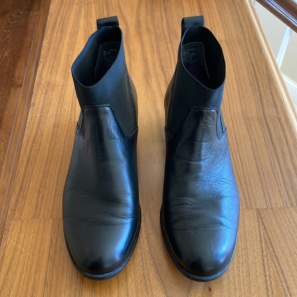 Munro Ana Black Leather Ankle Bootie